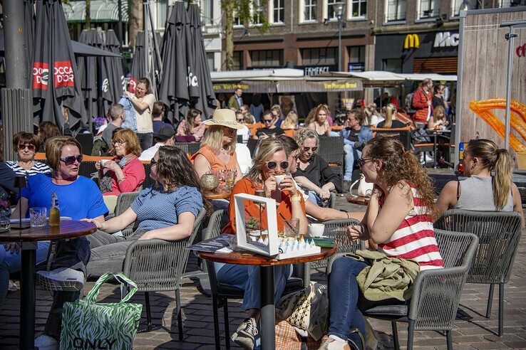 In beeld: Zwolle geniet met volle teugen van warmste 6 april ooit - Foto: Obbe Bakker