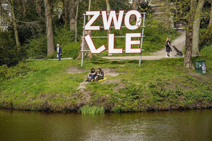 In beeld: Zwolle geniet met volle teugen van warmste 6 april ooit - Foto: Obbe Bakker