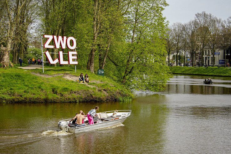 In beeld: Zwolle geniet met volle teugen van warmste 6 april ooit - Foto: Obbe Bakker