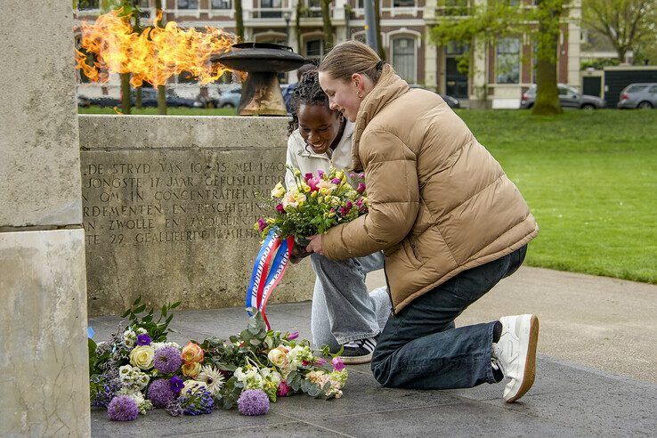 In beeld: Zwolle herdenkt 79 jaar vrijheid in Ter Pelkwijkpark