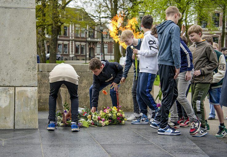 In beeld: Zwolle herdenkt 79 jaar vrijheid in Ter Pelkwijkpark - Foto: Obbe Bakker
