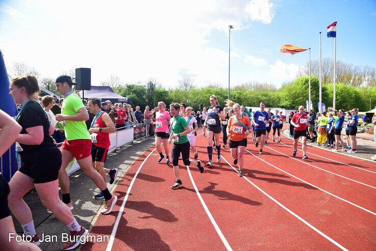 In beeld: Kinderen tot 12 jaar debuteren bij Ekiden Zwolle - Foto: Jan Burgman