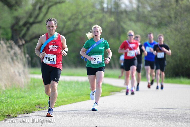 In beeld: Kinderen tot 12 jaar debuteren bij Ekiden Zwolle - Foto: Jan Burgman