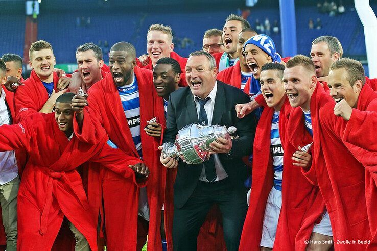 De uitreiking van de beker in het Feijenoord-stadion. - Foto: Hans Smit