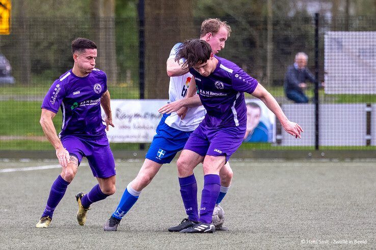 In beeld: ZAC laat belangrijke punten liggen tegen Dieze West - Foto: Hans Smit