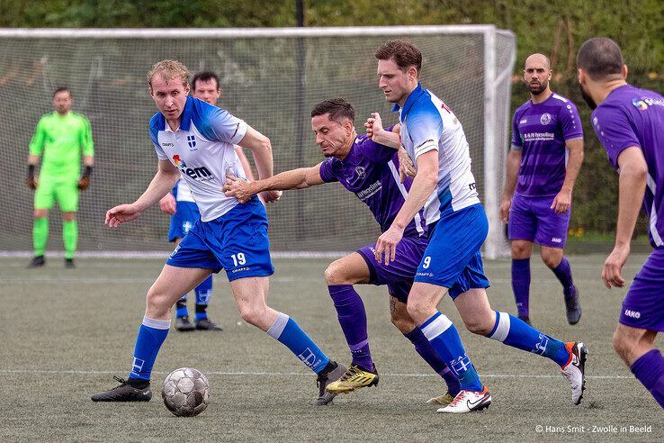 In beeld: ZAC laat belangrijke punten liggen tegen Dieze West - Foto: Hans Smit