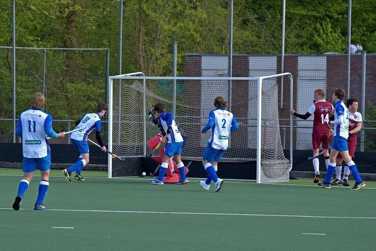 In beeld: HC Zwolle Heren gaat onderuit in Roden, dames pakken derde plek terug - Foto: Bob Koning