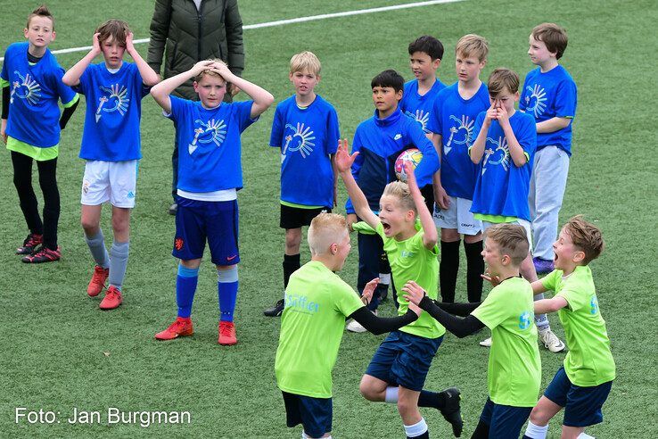 In beeld: Finaledag schoolvoetbal Zwolle - Foto: Jan Burgman