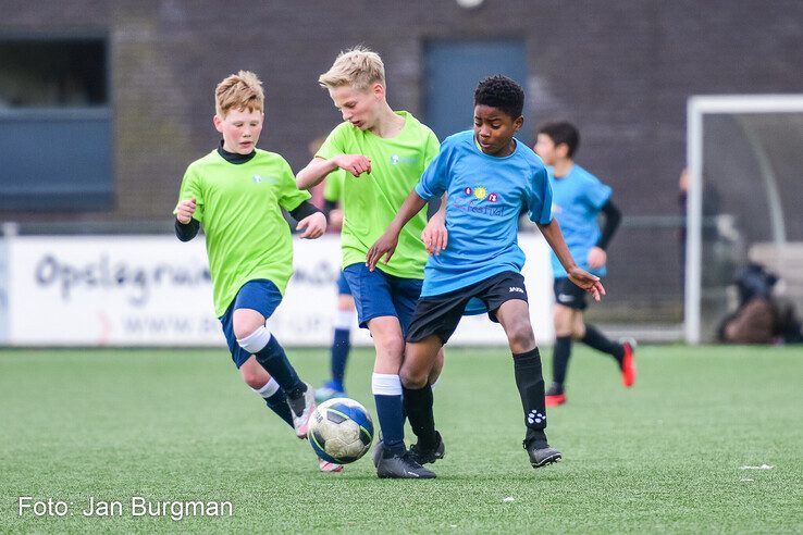 In beeld: Finaledag schoolvoetbal Zwolle - Foto: Jan Burgman