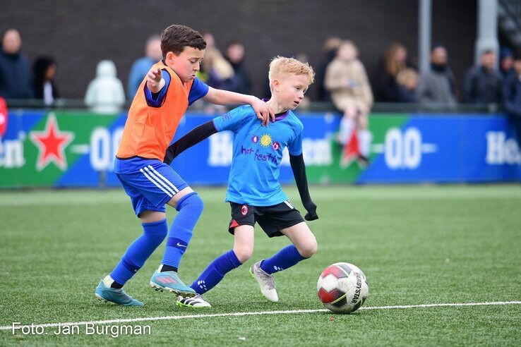 In beeld: Finaledag schoolvoetbal Zwolle - Foto: Jan Burgman