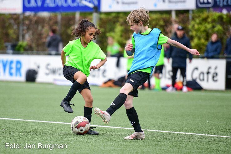 In beeld: Finaledag schoolvoetbal Zwolle - Foto: Jan Burgman