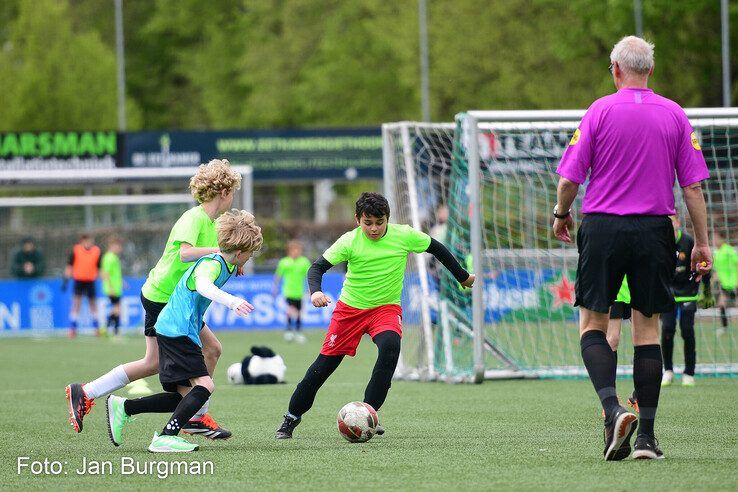 In beeld: Finaledag schoolvoetbal Zwolle - Foto: Jan Burgman