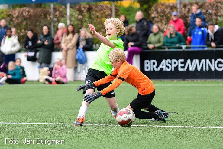 In beeld: Finaledag schoolvoetbal Zwolle - Foto: Jan Burgman