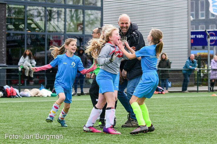 In beeld: Finaledag schoolvoetbal Zwolle - Foto: Jan Burgman