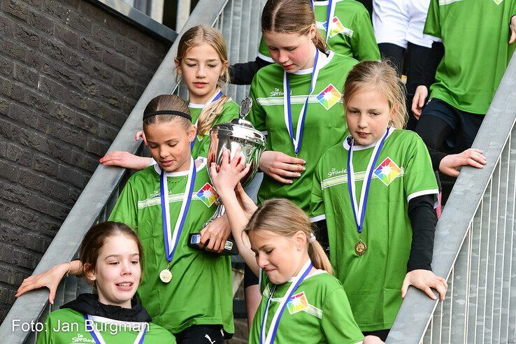 In beeld: Finaledag schoolvoetbal Zwolle - Foto: Jan Burgman