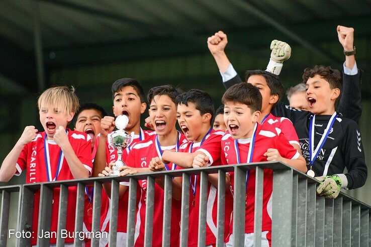 In beeld: Finaledag schoolvoetbal Zwolle - Foto: Jan Burgman