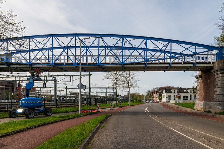 Geen treinen van en naar Zwolle in meivakantie: Hoge Spoorbrug wordt in oude luister hersteld, nieuwe loopbrug krijgt gestalte - Foto: Peter Denekamp