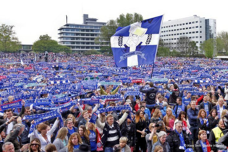 De huldiging in Park de Wezenlanden. - Foto: Hans Smit