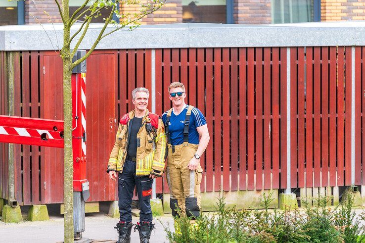 Studentenhuisvester SSH houdt jarenlange traditie in ere: drie vogels vast achter glas bij studentenflats, eentje overleden - Foto: Peter Denekamp