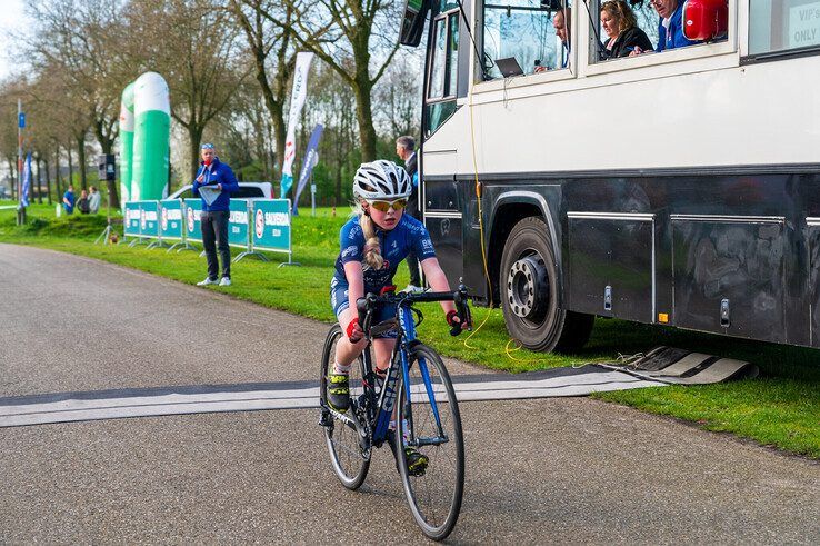 In beeld: Jongste wielertalenten in actie tijdens Jeugdronde van Zwolle - Foto: Peter Denekamp