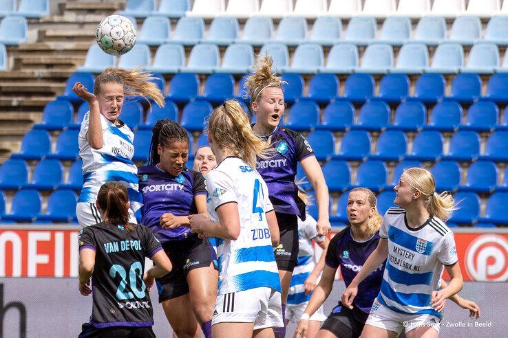 In beeld: PEC Zwolle Vrouwen maatje te groot voor Telstar - Foto: Hans Smit