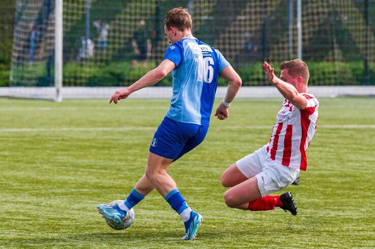 In beeld: SVI verslaat IJVV in Zwolle-Zuid - Foto: Peter Denekamp