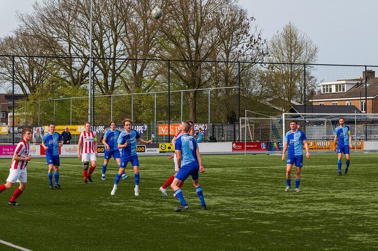 In beeld: SVI verslaat IJVV in Zwolle-Zuid - Foto: Peter Denekamp