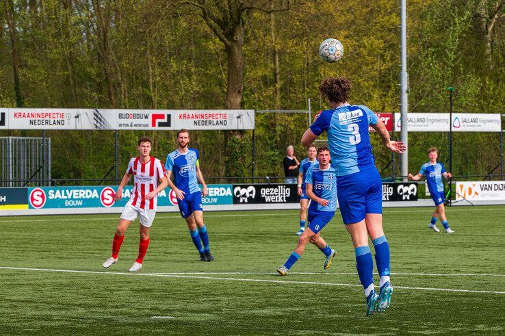 In beeld: SVI verslaat IJVV in Zwolle-Zuid - Foto: Peter Denekamp