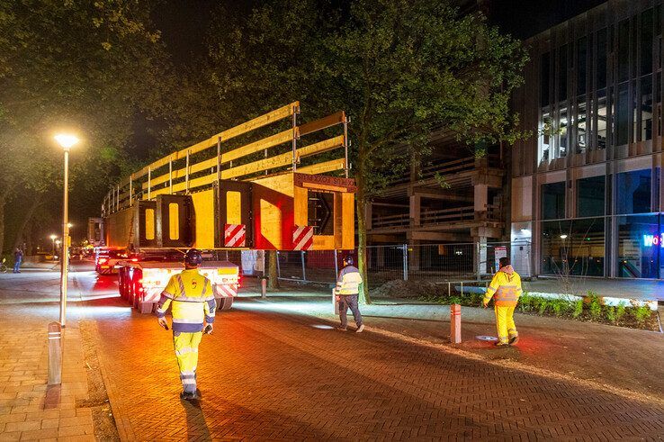 In beeld: Treinverkeer rondom Zwolle ligt plat, laatste voorbereiding bouw loopbrug afgerond - Foto: Peter Denekamp