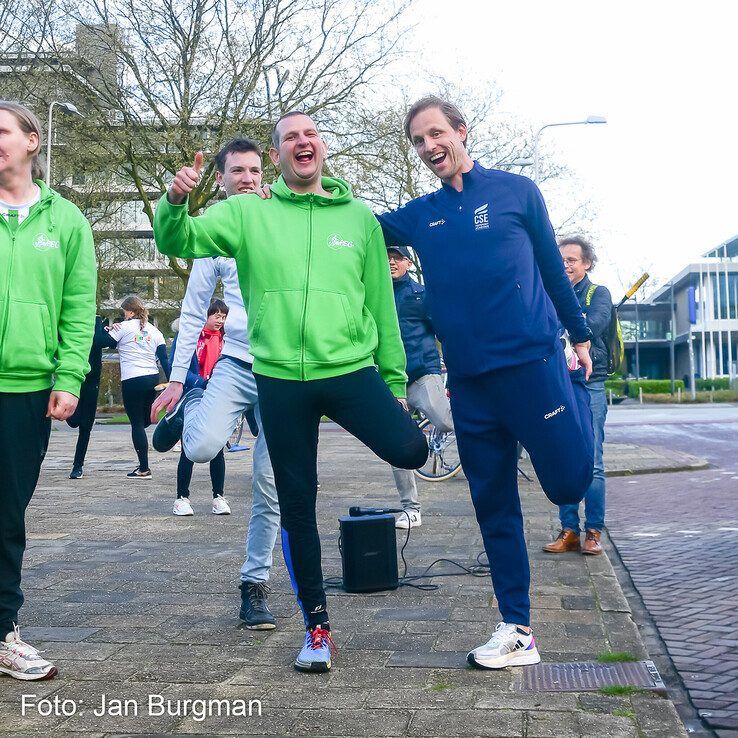 In beeld: Helden van Halve Marathon Zwolle verkennen parcours - Foto: Jan Burgman