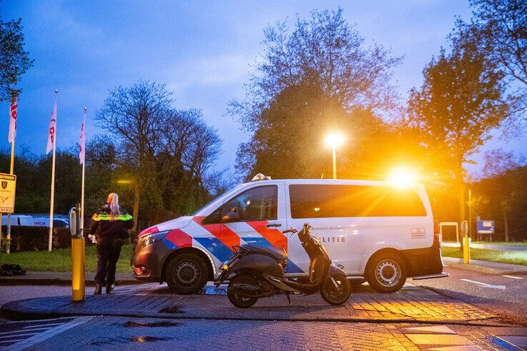 Scooterrijder gewond na aanrijding op Kranenburgweg - Foto: Hugo Janssen