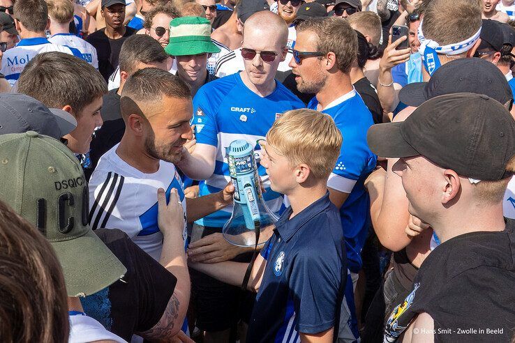 In beeld: Bram bedankt! Groots afscheid voor clubicoon - Foto: Hans Smit