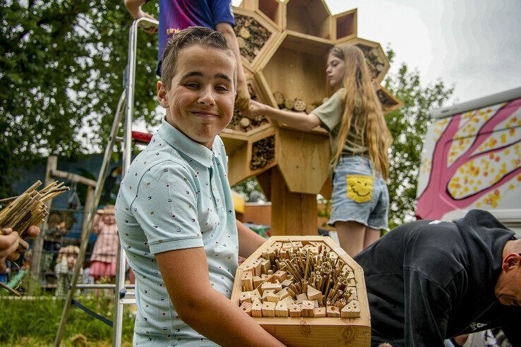 In beeld: Leerlingen in de bres voor meer insecten in Zwolle - Foto: Obbe Bakker