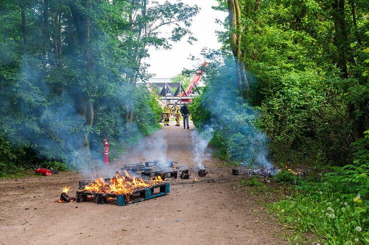 Een half uur later was er opnieuw brand in Park de Wezenlanden. - Foto: Peter Denekamp