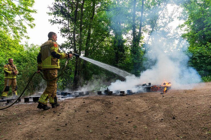 Pyromaan vroeg uit de veren in Park de Wezenlanden - Foto: Peter Denekamp