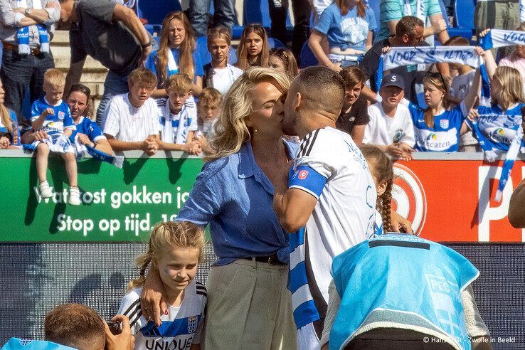 In beeld: Bram bedankt! Groots afscheid voor clubicoon - Foto: Hans Smit