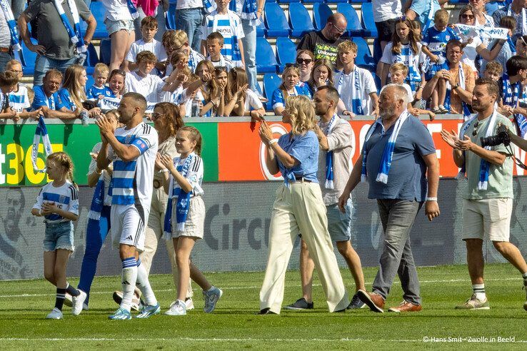 In beeld: Bram bedankt! Groots afscheid voor clubicoon - Foto: Hans Smit