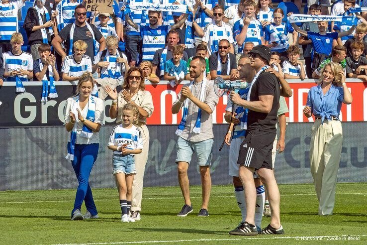 In beeld: Bram bedankt! Groots afscheid voor clubicoon - Foto: Hans Smit