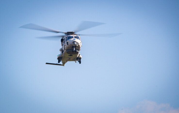 In beeld: Flemming per helikopter aangekomen in Zwolle - Foto: Hugo Janssen
