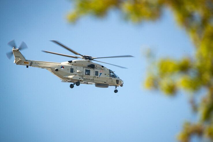 In beeld: Flemming per helikopter aangekomen in Zwolle - Foto: Hugo Janssen