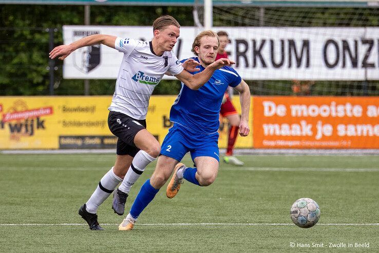 In beeld: Berkum knijpt handen dicht met een punt - Foto: Hans Smit