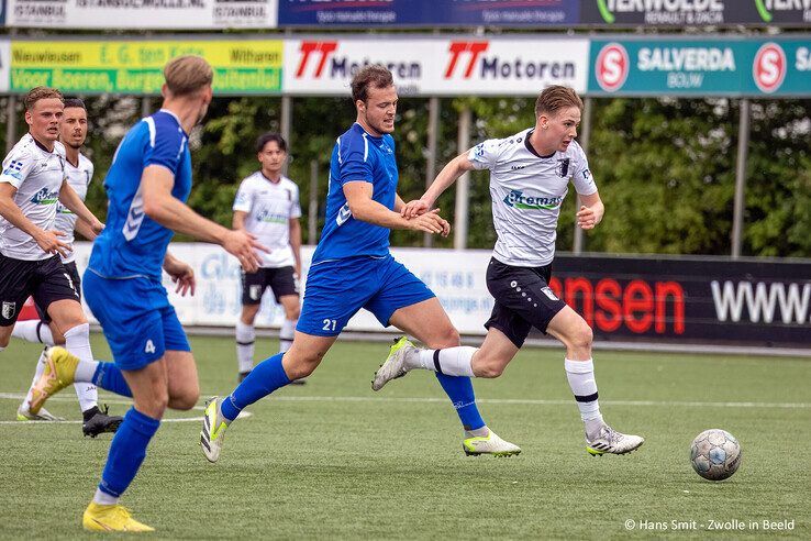 In beeld: Berkum knijpt handen dicht met een punt - Foto: Hans Smit