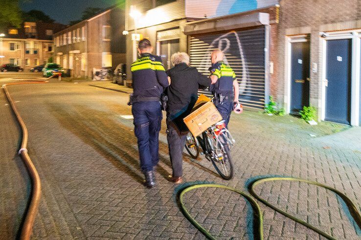 Brand onder afdak van oude banketbakkerij in Dieze, politie sluit brandstichting niet uit - Foto: Peter Denekamp