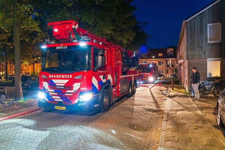 Brand onder afdak van oude banketbakkerij in Dieze, politie sluit brandstichting niet uit - Foto: Peter Denekamp