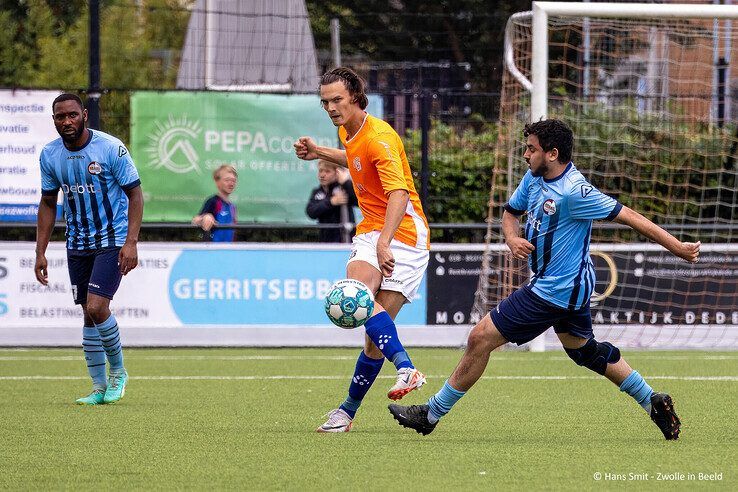 In beeld: CSV ’28 stevent af op kampioenstitel na doelpuntenfestijn en zepert van Ulu Spor - Foto: Hans Smit