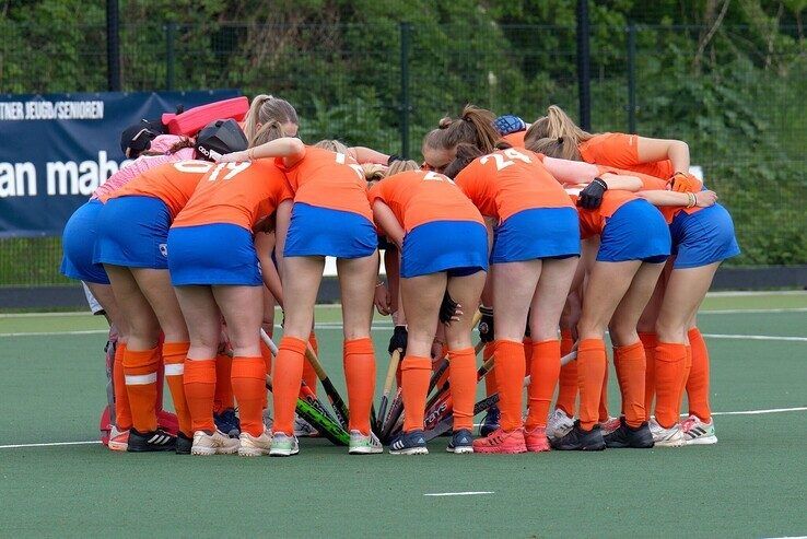 In beeld: Zwolse hockeyvrouwen verliezen nipt van topper - Foto: Bob Koning