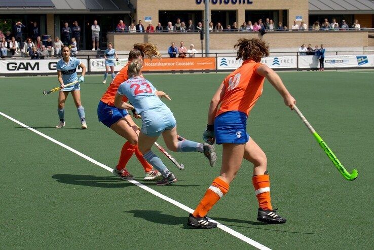 In beeld: Zwolse hockeyvrouwen verliezen nipt van topper - Foto: Bob Koning