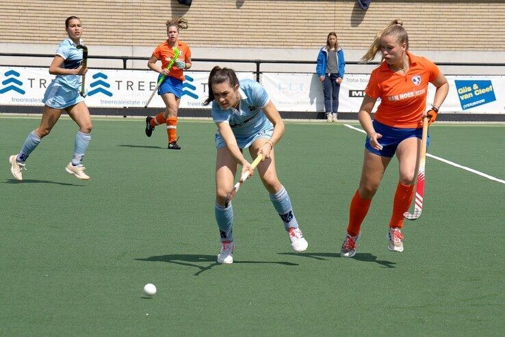 In beeld: Zwolse hockeyvrouwen verliezen nipt van topper - Foto: Bob Koning