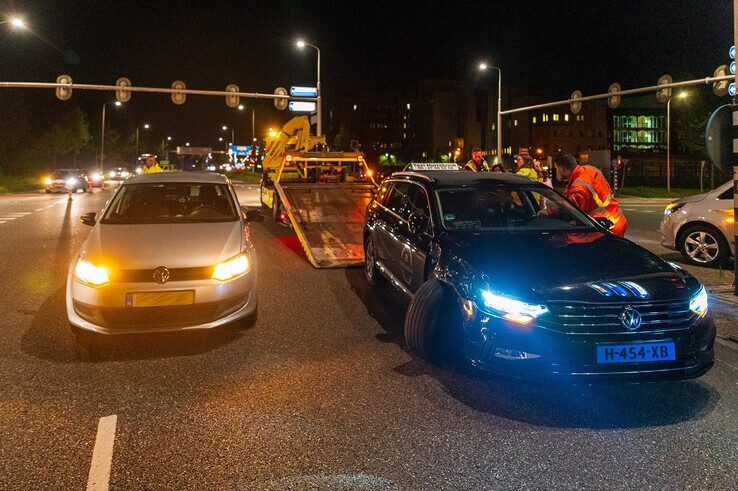 Flinke verkeershinder na ongeval met taxi op Ceintuurbaan - Foto: Peter Denekamp