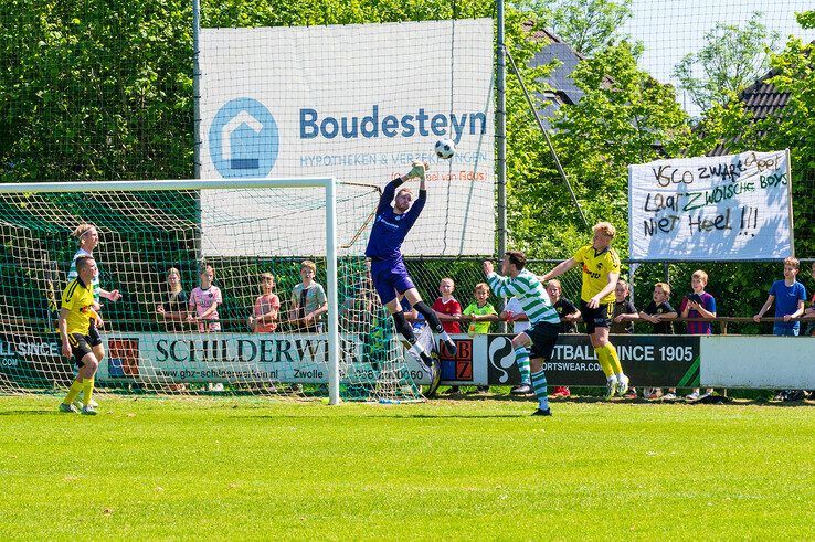 Zwolsche Boys wint met 3-1 van VSCO '61. - Foto: Peter Denekamp